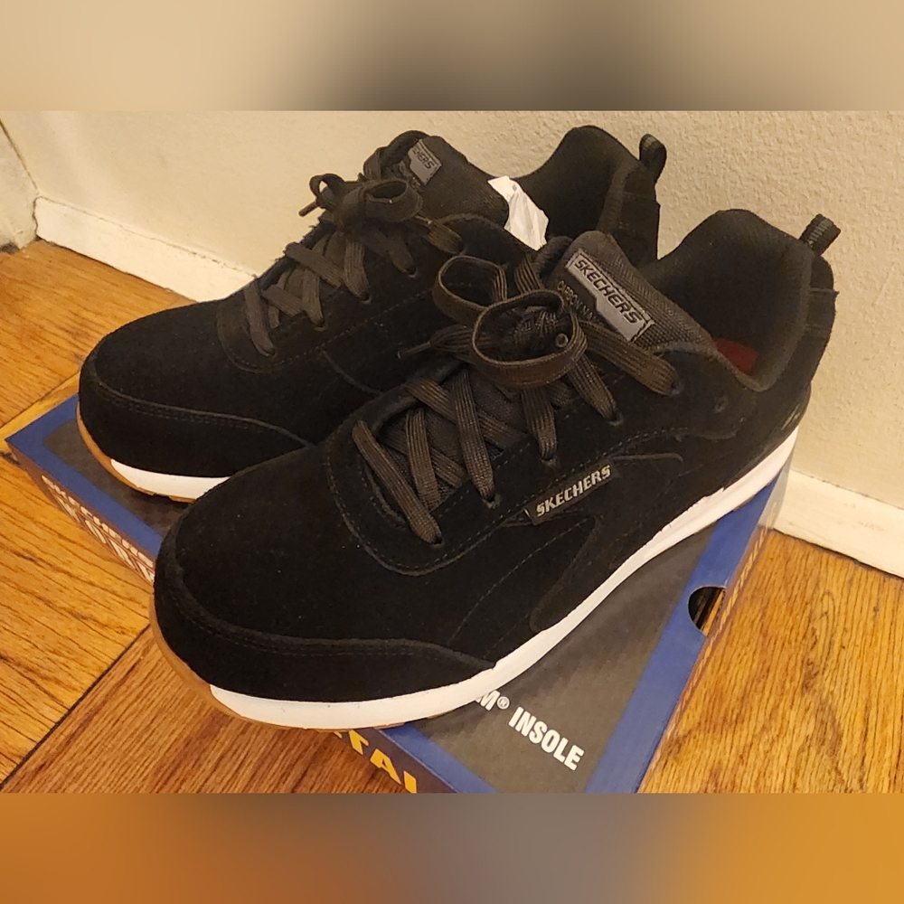 Preloved Skechers Black Sneakers with Suede Upper and Sporty Design